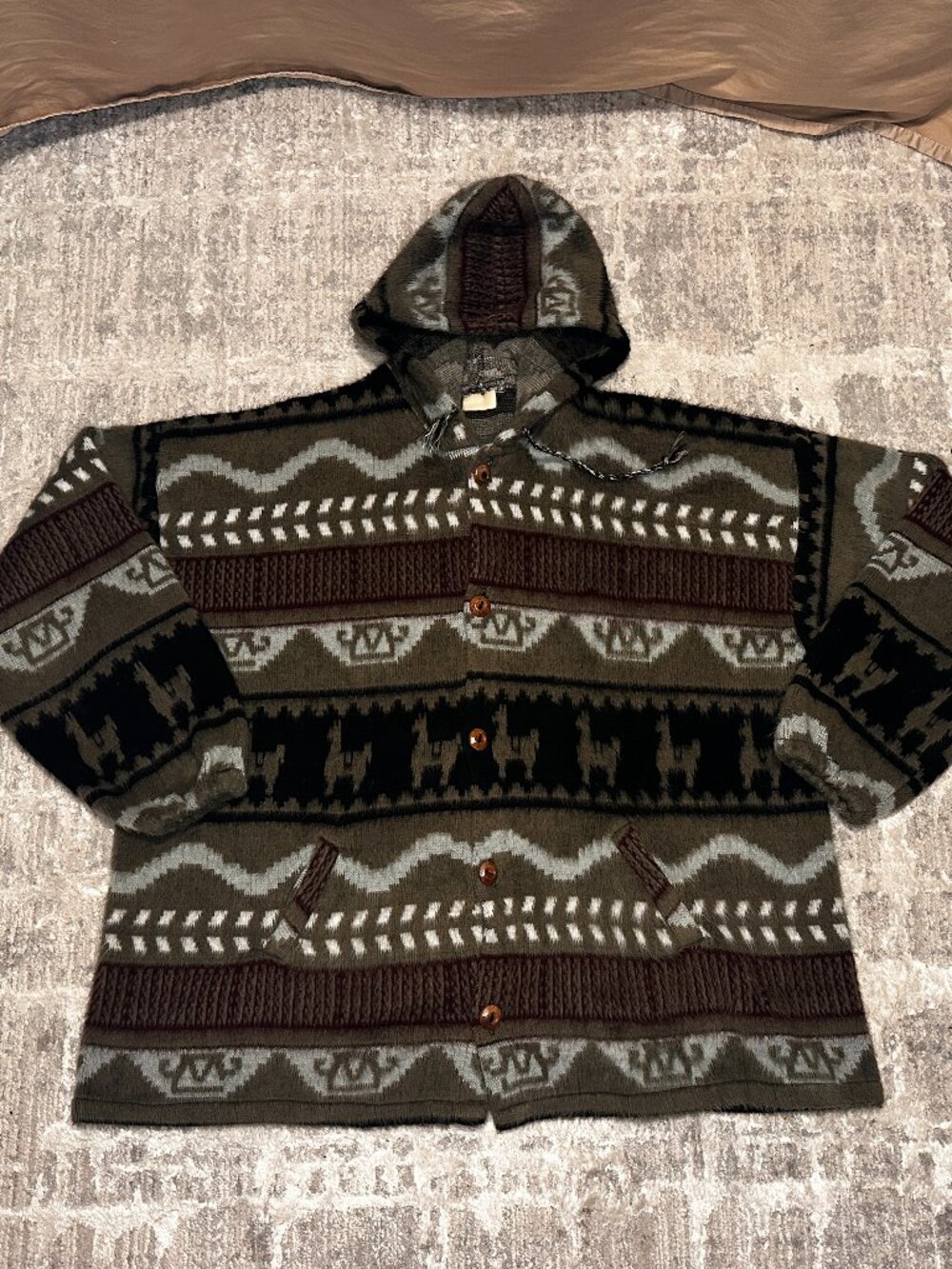 Atahualpa Hooded Wool Jacket Llamas Aztec Size Large Sweater Ecuador Vintage